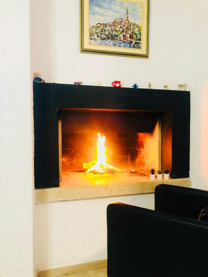 Modern Apartment With Fireplace & Stylish Kitchen Kanfanar Exteriör bild
