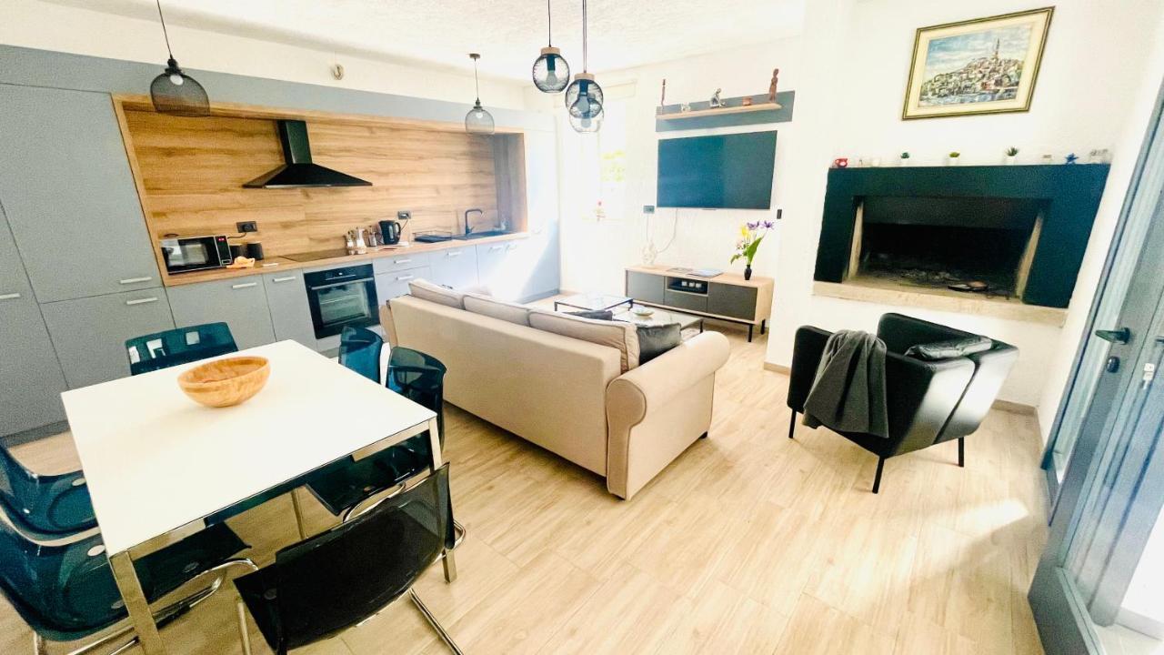 Modern Apartment With Fireplace & Stylish Kitchen Kanfanar Exteriör bild